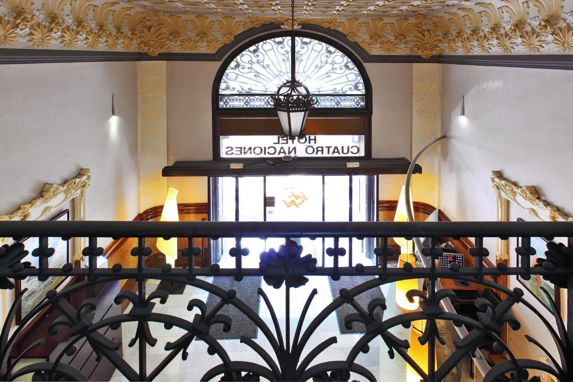 ホテル クアトロ ナシオネス バルセロナ エクステリア 写真